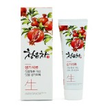 Зубная паста с экстрактом граната и красным чайным комплексом для ухода за полостью рта и профилактики кариеса "Aekyung 2080 Cheong-Eun-Cha Pomegranate Toothpaste" 120 гр.